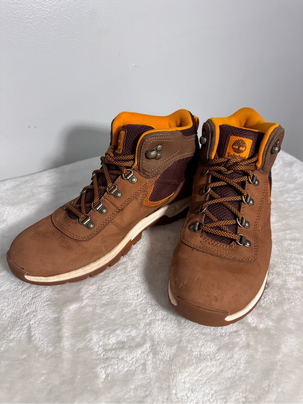 Timberland Women’s Mt. Maddsen Mid Waterproof Hiking Boots size 8